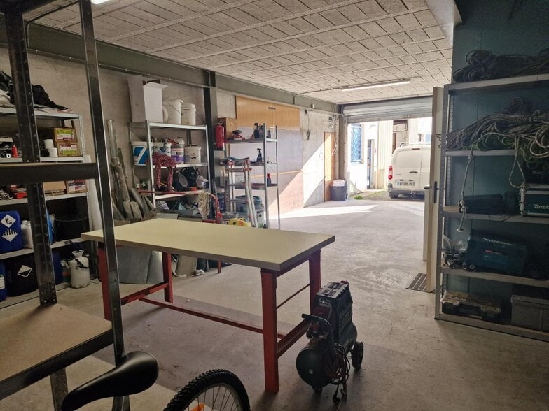 Flex in Bruges for lease - Interior Photo - Image 2 of 5