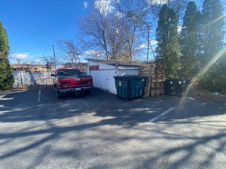 2722 Easton Ave, Bethlehem, PA à vendre - Photo du bâtiment - Image 3 de 46