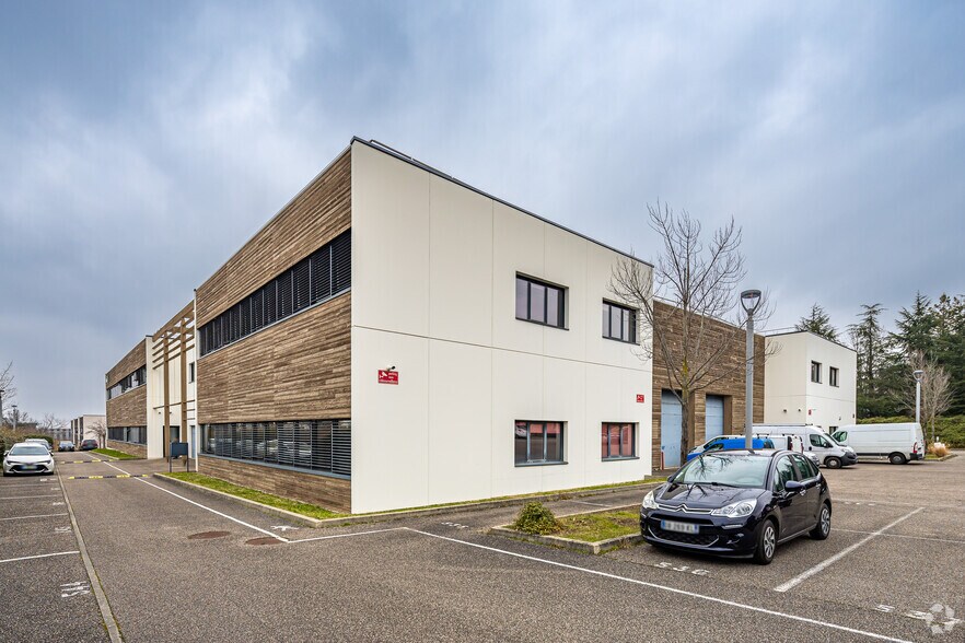 97 Allée Alexandre Borodine, Saint-Priest for lease - Building Photo - Image 3 of 12