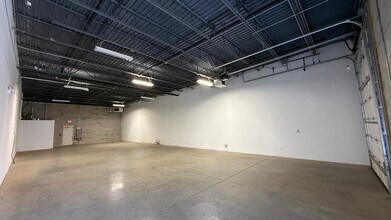 837 Oakton St, Elk Grove Village, IL à louer Photo intérieure- Image 1 de 6