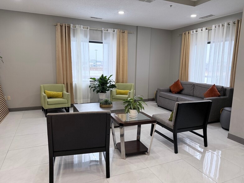 4244 Brandywine Dr, Peoria, IL for sale - Building Photo - Image 3 of 7