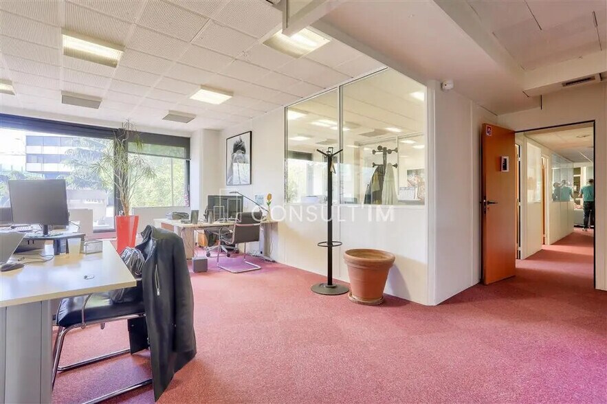 Bureau dans Saint-Cloud à vendre - Photo du bâtiment - Image 3 de 8