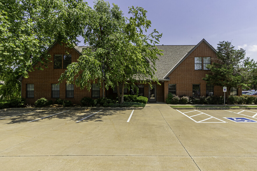 1900 E 15th St, Edmond, OK à vendre - Photo principale - Image 1 de 67