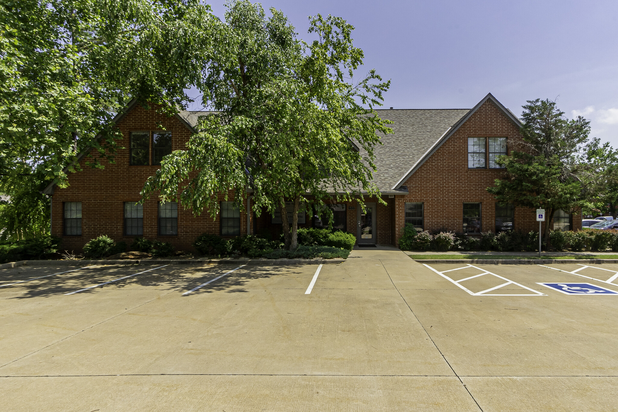 1900 E 15th St, Edmond, OK à vendre Photo principale- Image 1 de 68