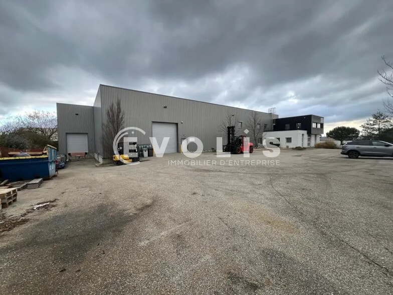 Flex in Taluyers for sale - Building Photo - Image 2 of 13