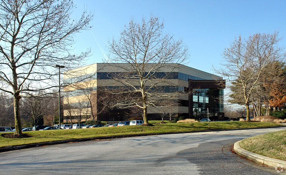 849 International Dr, Linthicum, MD à louer - Photo du bâtiment - Image 2 de 8