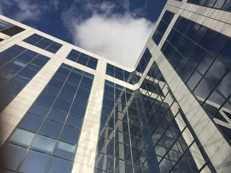 Bureau dans Noisy-le-Grand à louer - Photo du bâtiment - Image 2 de 6