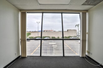 9660 Flair Dr, El Monte, CA à louer Photo intérieure- Image 1 de 4