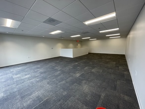 330 Rancheros Dr, San Marcos, CA à louer Photo intérieure- Image 1 de 3