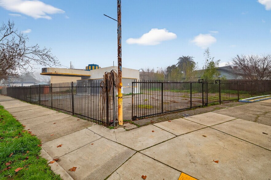 3341 Stockton Blvd, Sacramento, CA à vendre - Photo du bâtiment - Image 2 de 33