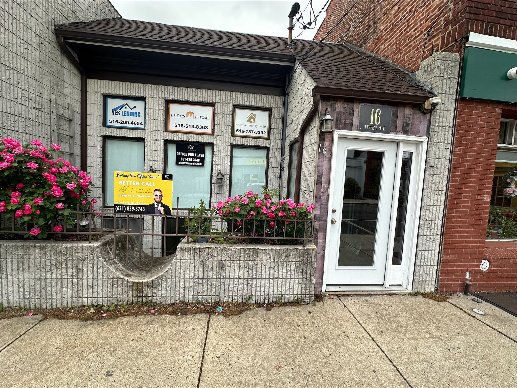 16 Verbena Ave, Floral Park, NY à louer Photo du bâtiment- Image 1 de 8