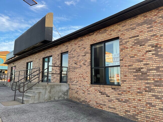 More details for 2705 W Deyoung St, Marion, IL - Office/Retail for Lease
