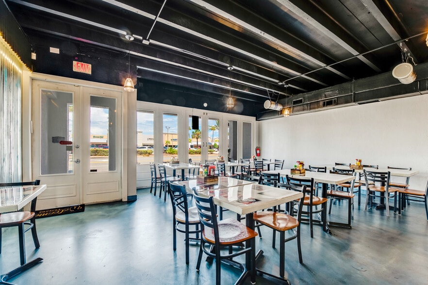 188 E Granada Blvd, Ormond Beach, FL for lease - Building Photo - Image 3 of 27