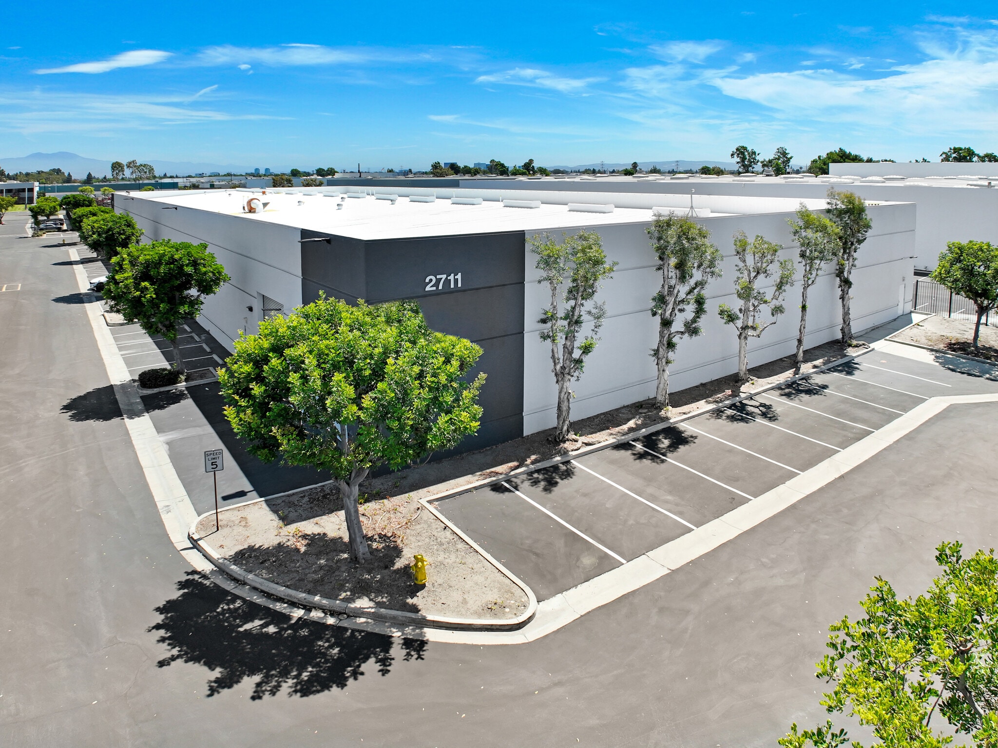 2701 S Harbor Blvd, Santa Ana, CA for lease Building Photo- Image 1 of 11
