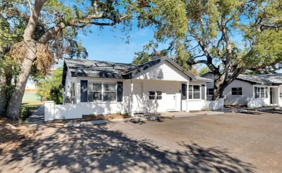 4513 W McElroy Ave, Tampa, FL à vendre - Photo principale - Image 1 de 34