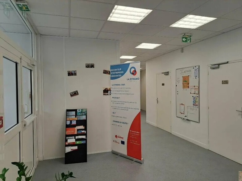 Office in Créteil for lease - Interior Photo - Image 2 of 3