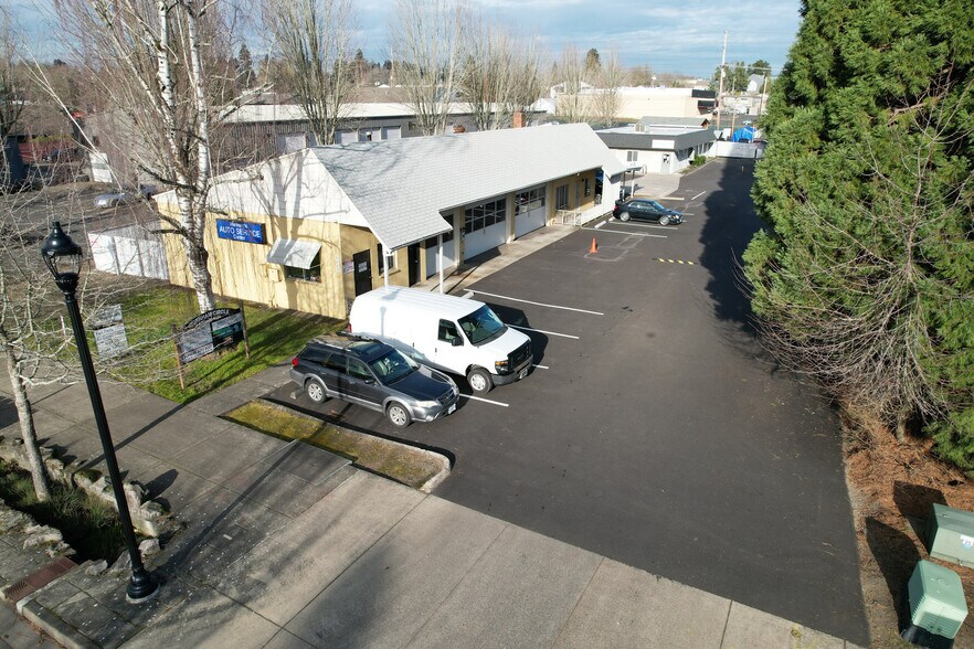 9053 SW Burnham St, Portland, OR à vendre - Photo du bâtiment - Image 2 de 13