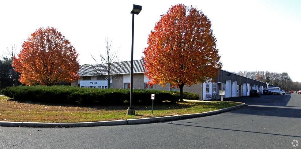 77 Pension Rd, Manalapan, NJ à louer - Photo principale - Image 1 de 43