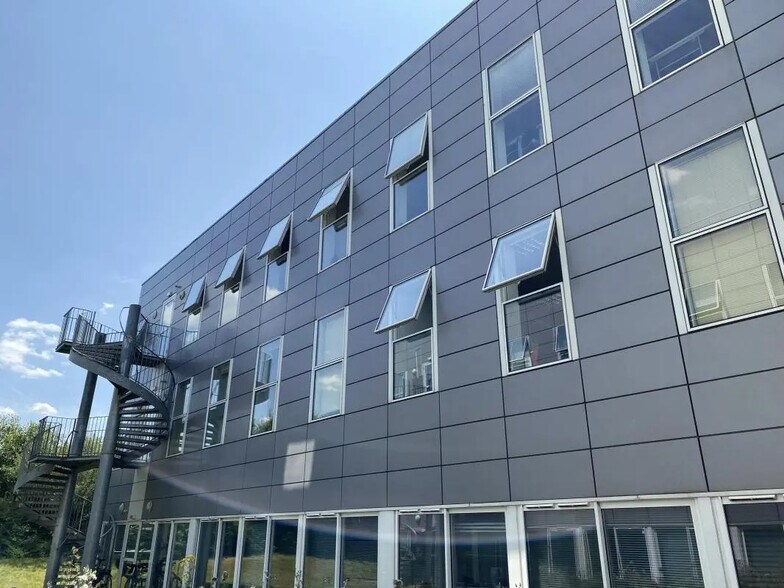 Office in Rennes for lease - Building Photo - Image 2 of 9