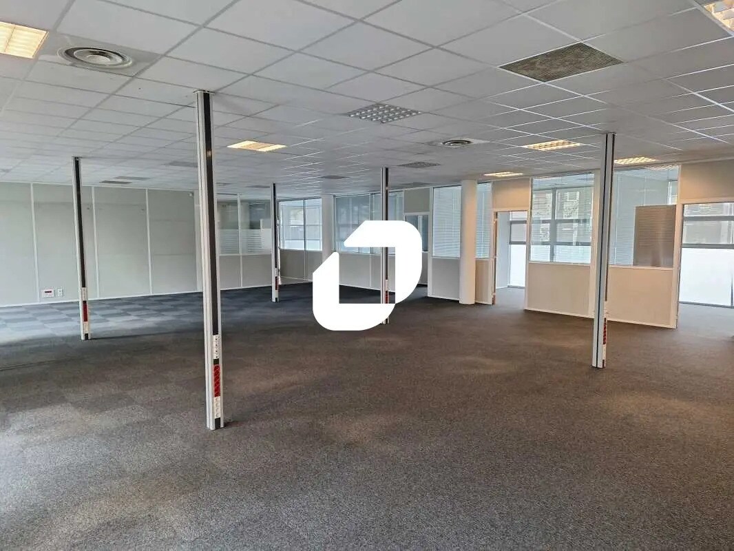Office in Bordeaux for lease Interior Photo- Image 1 of 8