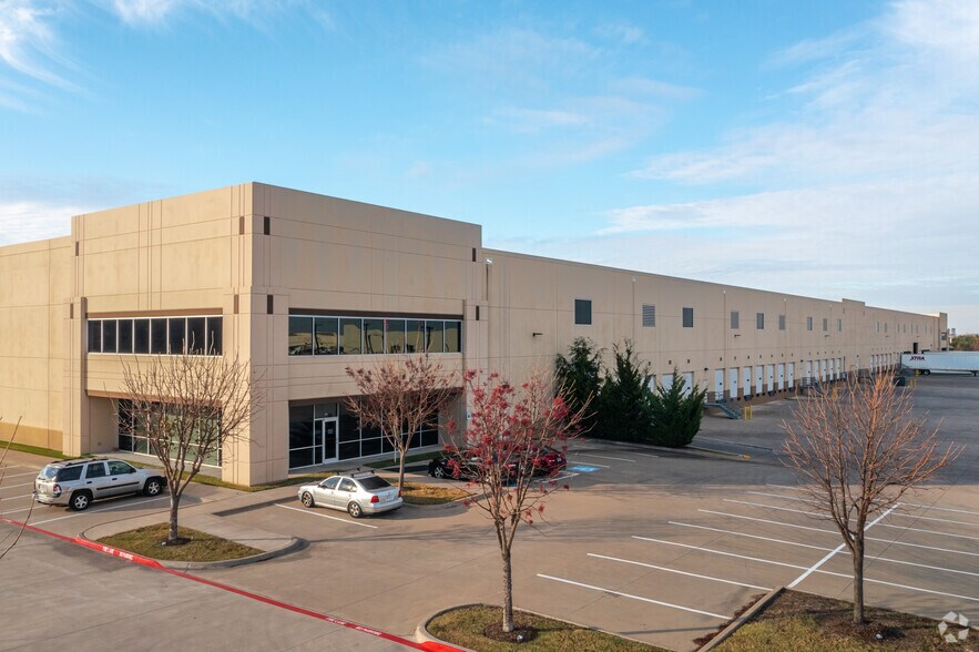 3901 Corporate Dr, Lancaster, TX for lease - Primary Photo - Image 1 of 5