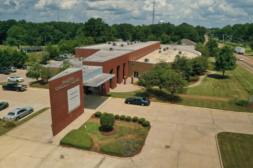 1883 Highway 43 S, Canton, MS à louer - Photo du bâtiment - Image 1 de 15