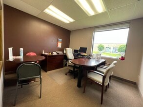 4580 Scott Trl, Eagan, MN for lease Interior Photo- Image 2 of 5