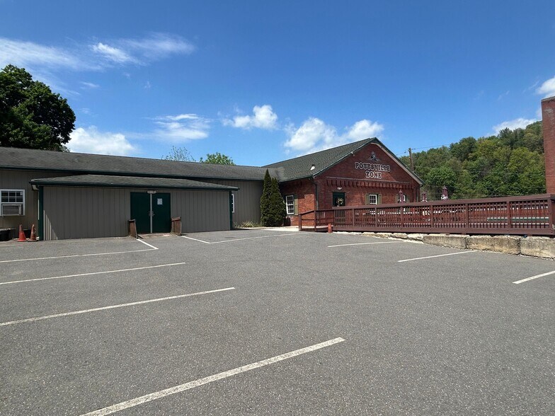337 Peacock St, Pottsville, PA à vendre - Photo du bâtiment - Image 3 de 25