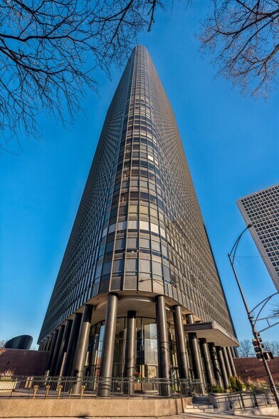 5419 N Sheridan Rd, Chicago, IL à louer - Photo principale - Image 1 de 3