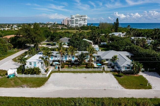 Plus de détails pour 2502 Tamarind Dr, Hutchinson Island, FL - Services hôteliers à vendre