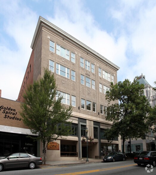 200 S Elm St, Greensboro, NC à louer - Photo du bâtiment - Image 3 de 15