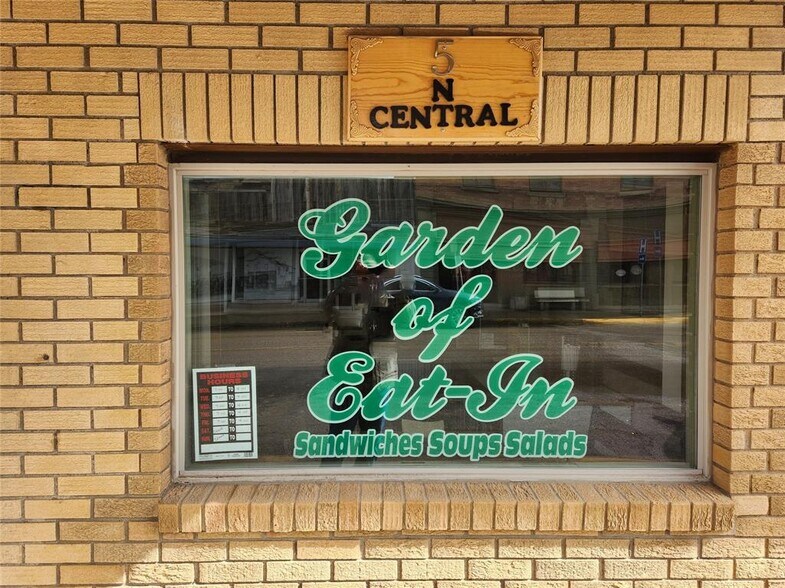 5 N Central Ave, Cut Bank, MT à vendre - Photo du bâtiment - Image 2 de 59