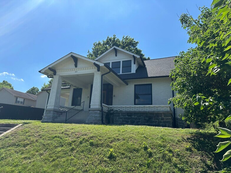 607 N High St, Columbia, TN à louer - Photo du bâtiment - Image 3 de 3