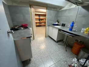 Retail in Barcelona, Barcelona for lease Interior Photo- Image 2 of 6