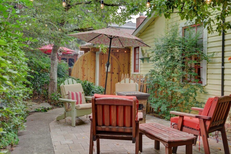 345 N 5th St, Jacksonville, OR à vendre - Photo du bâtiment - Image 3 de 10