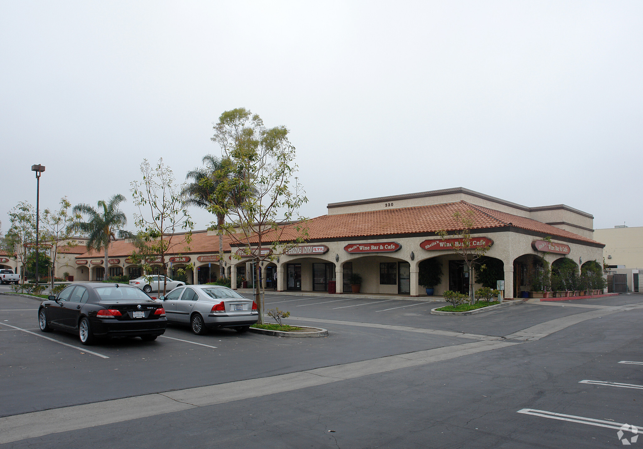 330-390 N Lantana St, Camarillo, CA à louer Photo principale- Image 1 de 5