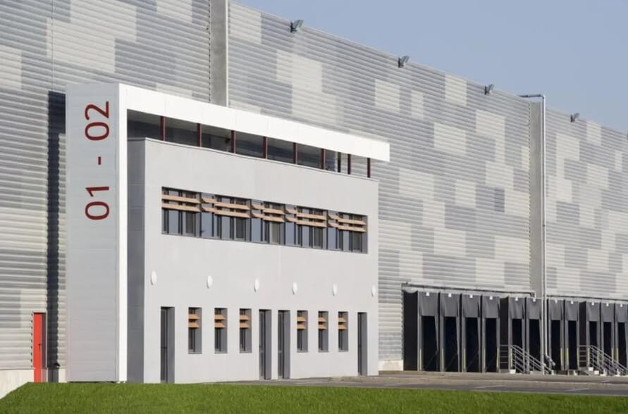 Industrial in Port-Saint-Louis-du-Rhône for lease - Building Photo - Image 3 of 5