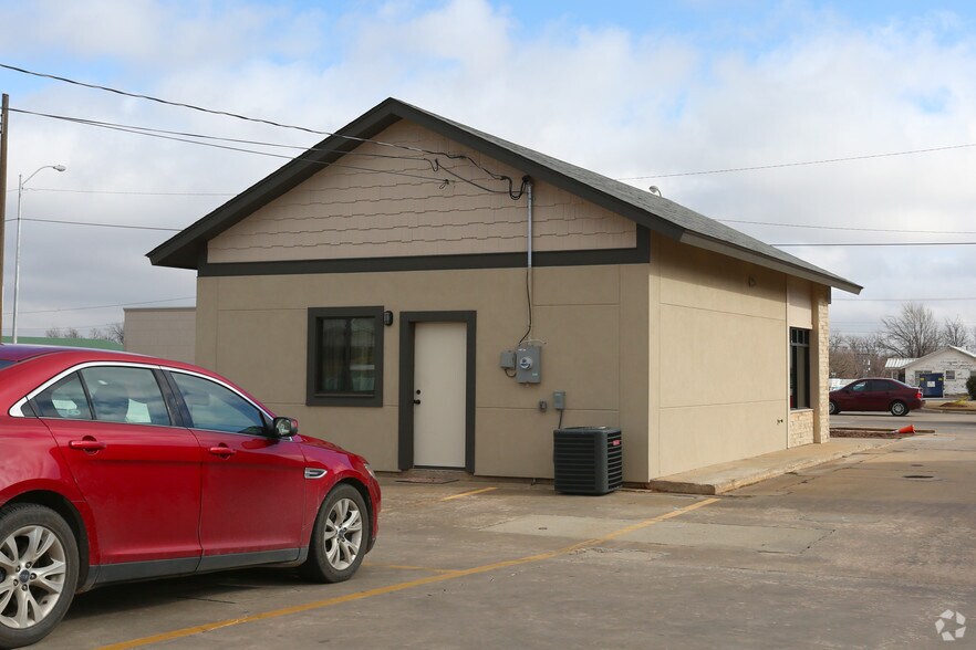 1102 S 4th St, Chickasha, OK à louer - Photo du bâtiment - Image 3 de 3