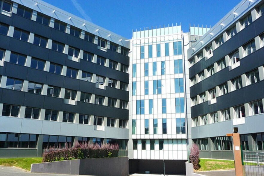 4 Avenue Pablo Picasso, Nanterre à louer - Photo du bâtiment - Image 1 de 14