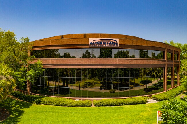 Plus de détails pour 3922 Coconut Palm Dr, Tampa, FL - Bureau à vendre