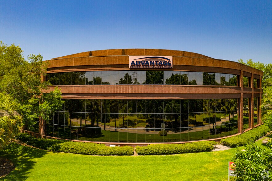 3922 Coconut Palm Dr, Tampa, FL à vendre - Photo principale - Image 1 de 7