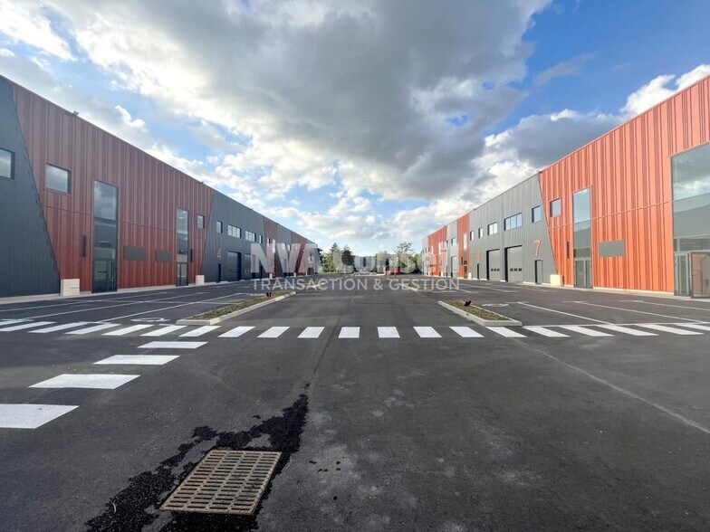 Industrial in SAINT-OUEN-L'AUMONE for lease - Building Photo - Image 3 of 11