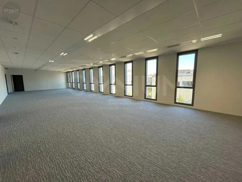 Bureau dans Villeurbanne à vendre - Photo du bâtiment - Image 3 de 17