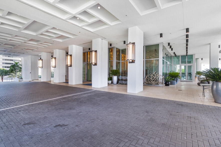 2955 NE 7th Ave, Miami, FL for sale - Building Photo - Image 3 of 58