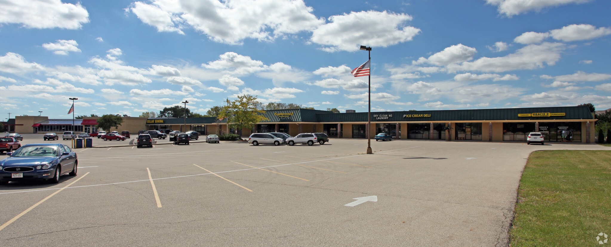 831-937 Greenridge Ct, Mukwonago, WI for lease Primary Photo- Image 1 of 7