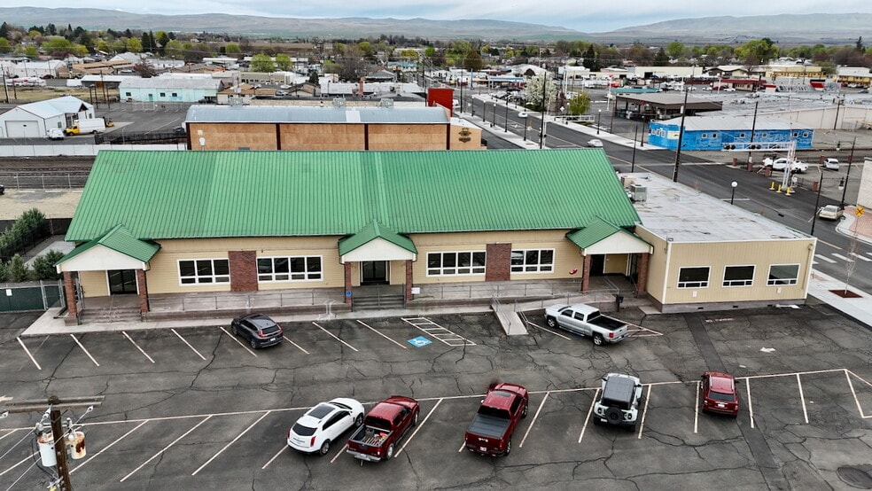 105 S 6th St, Sunnyside, WA for lease - Building Photo - Image 2 of 6