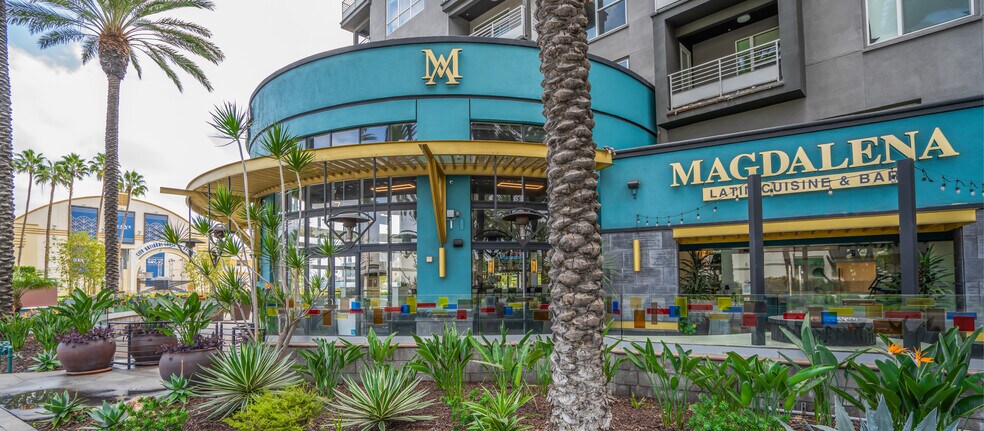 2100 E Katella Ave, Anaheim, CA à louer - Photo du bâtiment - Image 2 de 8