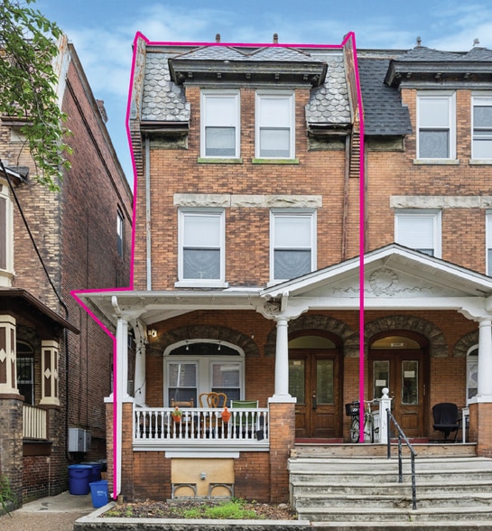 222 Buckingham Pl, Philadelphia, PA for sale - Building Photo - Image 1 of 8