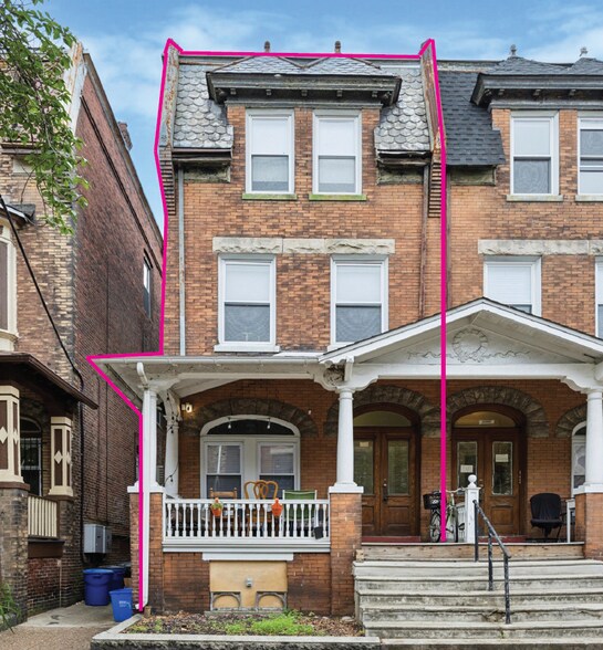 222 Buckingham Pl, Philadelphia, PA à vendre - Photo du bâtiment - Image 1 de 8