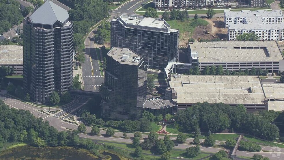 8400 Normandale Lake Blvd, Bloomington, MN à louer - Vidéo aérienne - Image 3 de 65